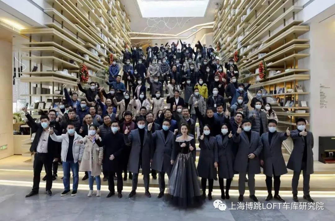 聊城全国一百多人在华侨城汉口道6号参观研讨LOFT专利车库技术！